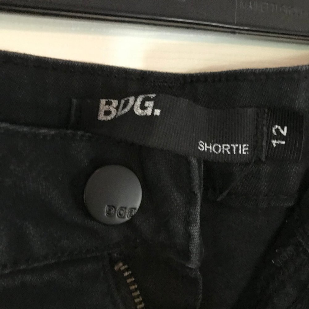 BDG black shortie jean shorts - Picture 4 of 5